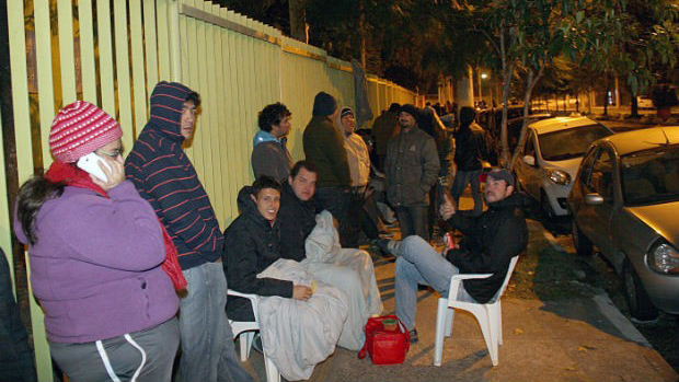 Fila para compra de ingresso para a Copa do Mundo, em São Paulo