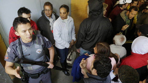 Confusão na compra de ingressos em São Paulo