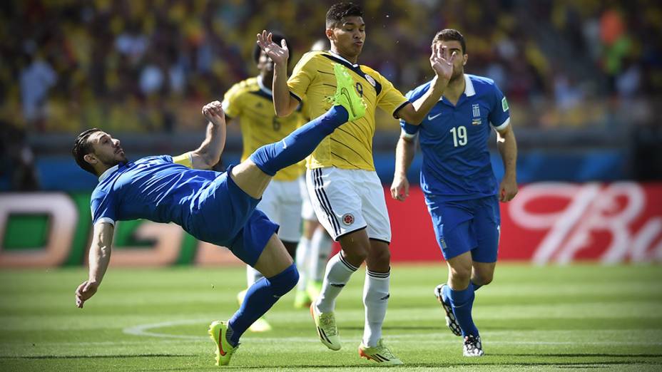 Lance entre Colômbia e Grécia durante a Copa do Mundo, em Belo Horizonte