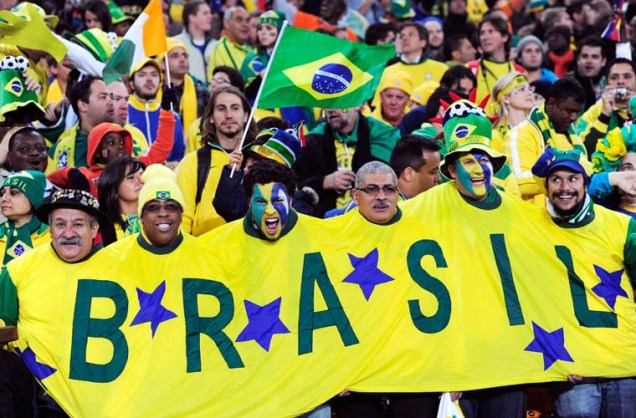 Torcedores brasileiros antes da partida entre Brasil e Costa do Marfim.