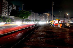 Copacabana, no Rio de Janeiro, às escuras durante o blecaute