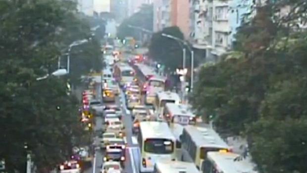 Copacabana: incêndio em prédio deixou trânsito lento