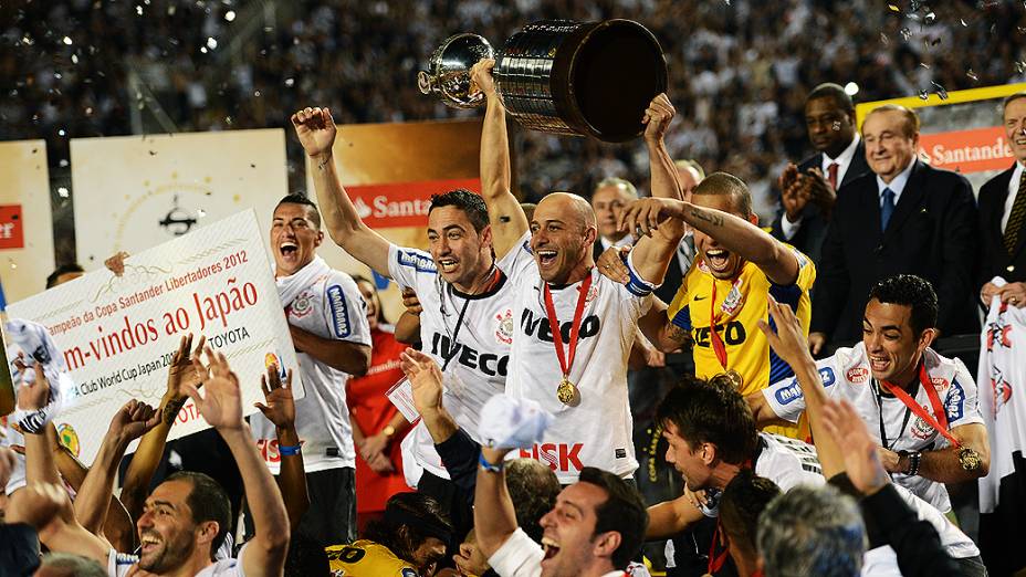 Corinthians é campeão da Taça Libertadores pela 1ª vez
