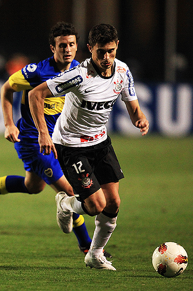 Lance de Alex durante partida entre Corinthians e Boca Juniors