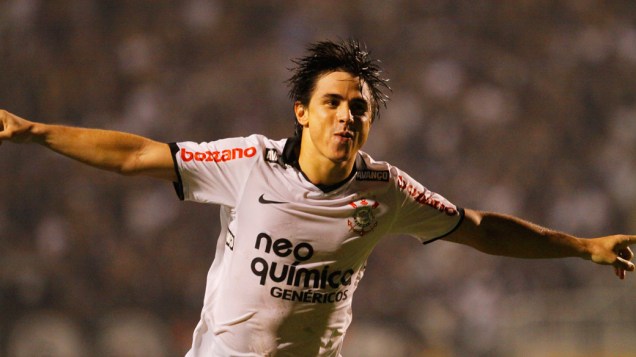 Willian, do Corinthians, comemora gol contra Internacional, em partida pelo Campeonato Brasileiro - 14/07/2011