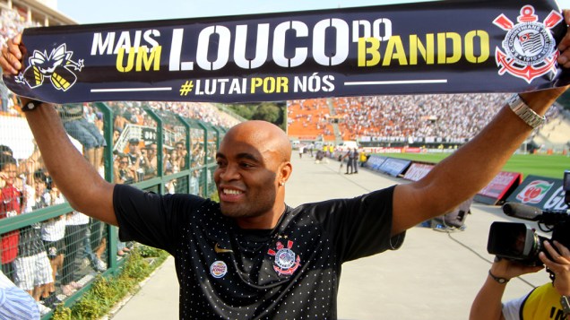 Anderson Silva foi o primeiro a estreitar sua relação com um clube e transformar sua opção pessoal como torcedor em parceria oficial, com direito a construção de uma academia com seu nome na sede do Corinthians