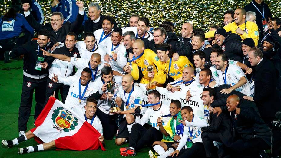 Jogadores do Corinthians comemorando o título de bicampeão do Mundo após vitória contra o Chelsea, em Yokohama