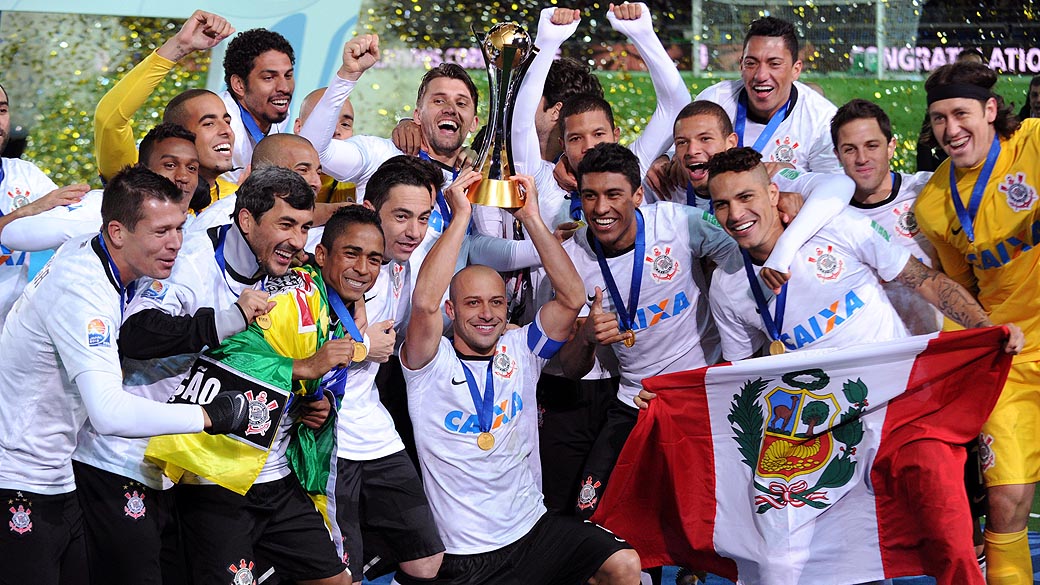 Jogadores do Corinthians comemorando o título de bicampeão do Mundo após vitória contra o Chelsea, em Yokohama