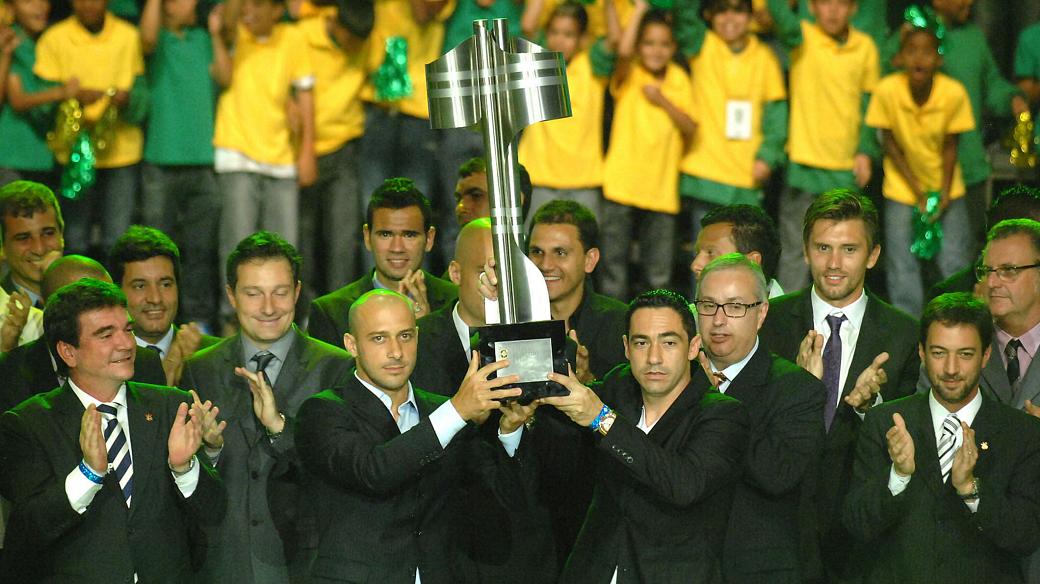 Corinthians recebe taça de Campeão Brasileiro 2011 durante entrega do Prêmio Craque do Brasileirão 2011, no Auditório Ibirapuera, em São Paulo