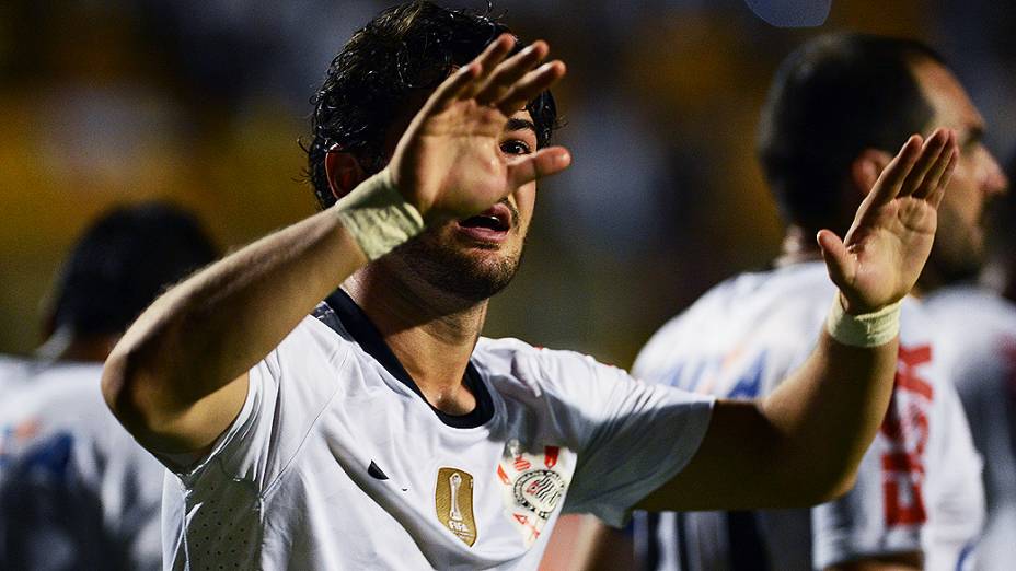 Pato comemora o primeiro gol do Corinthians contra o Tijuana