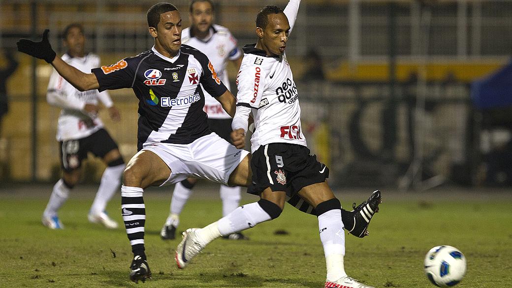 Corinthians e Vasco em duelo do último Brasileirão