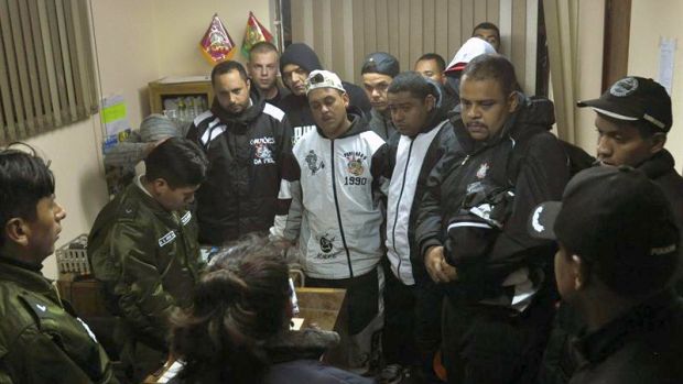 Doze torcedores corintianos foram presos na Bolívia após a morte do jovem Kevin Douglas Beltran Espada, de 14 anos
