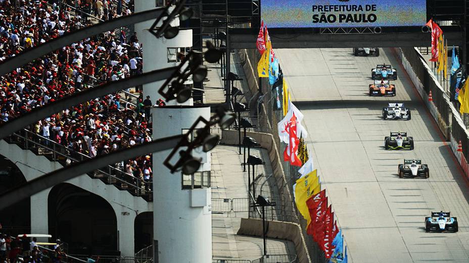 Pilotos durante largada da Indy 300, no Anhembi, em São Paulo