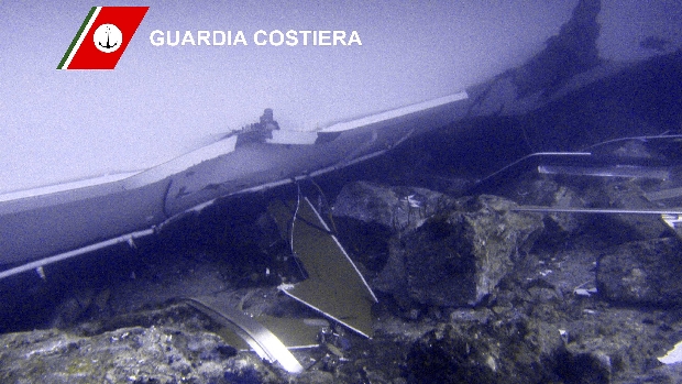 Mergulhadores localizaram brecha no casco do Costa Concordia