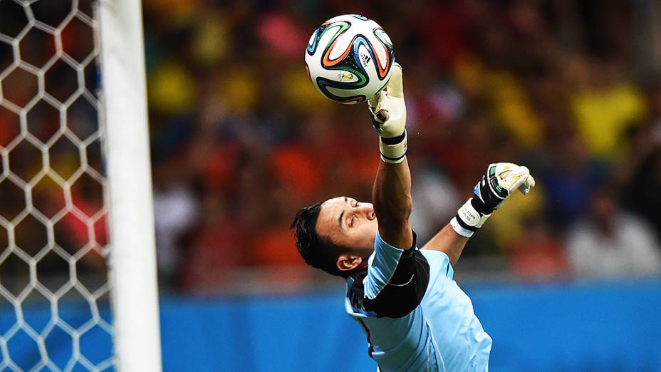 O goleiro da Costa Rica, Keilor Navas, durante partida conta a Holanda, na arena Fonte Nova, em Salvador