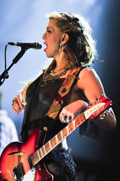 Courtney Love durante show da banda Hole no palco New Stage, no segundo dia do festival SWU em Paulínia, em 13/11/2011
