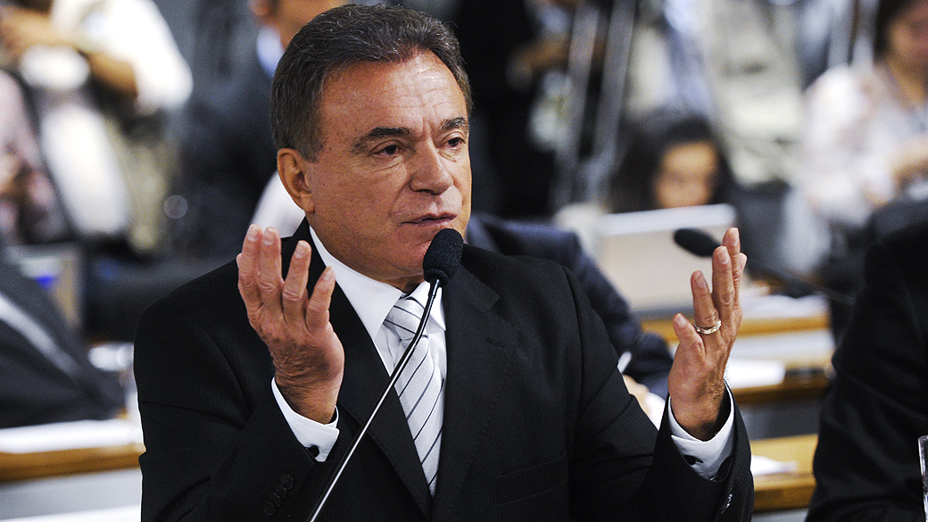Senador Alvaro Dias (PSDB-PR) fala durante cpi