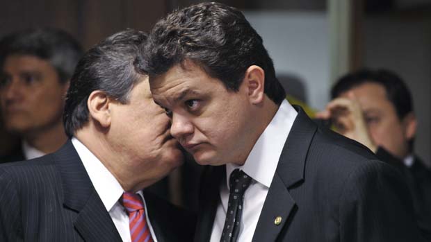 Os deputados federais Silvio Costa (PTB-PE) e Odair Cunha (PT-MG), relator da CPI do Cachoeira