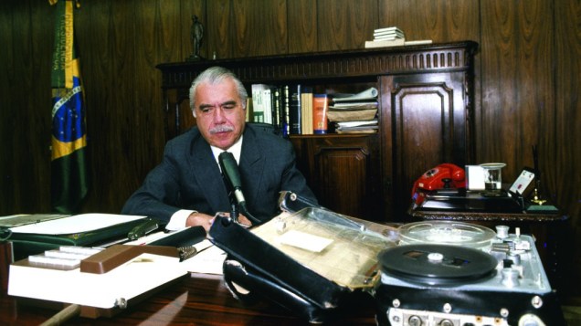 José Sarney durante gravação de rádio, em 1989