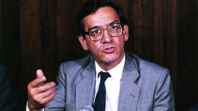 O ministro do planejamento, Anibal teixeira, depondo na CPI da corrupção durante o governo Sarney, em 1988