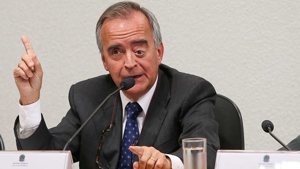 Nestor Cerveró, ex-diretor da Petrobras, presta depoimento à CPI no Senado