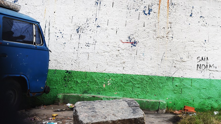 Pichação em muro de cracolândia rechaça presença de dependentes químicos na Zona Norte de São Paulo