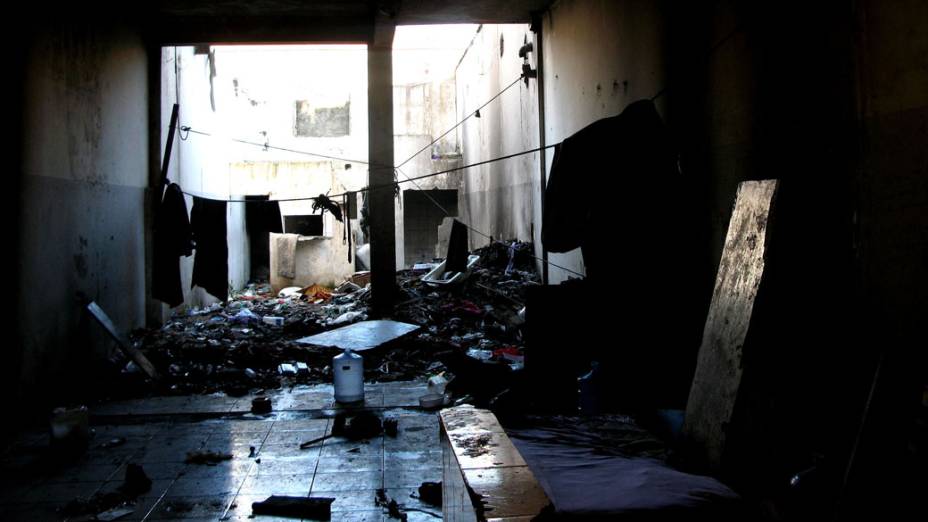 Prédio abandonado que servia de moradia a usuários de drogas na região conhecida como Cracolândia, São Paulo