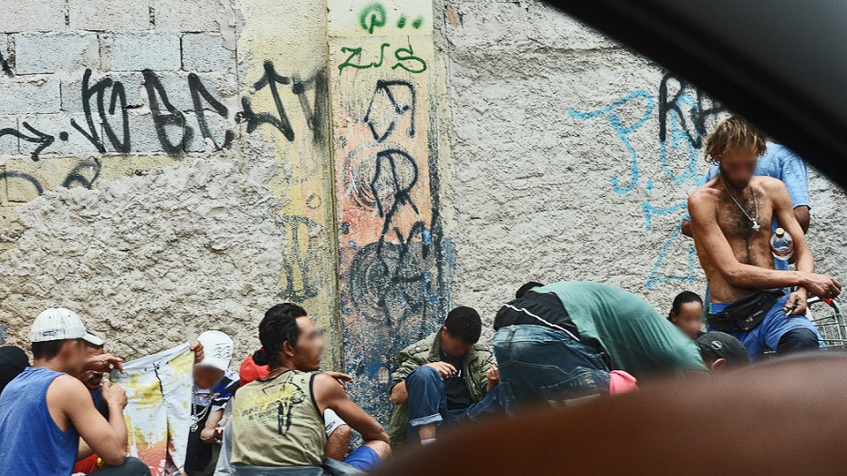 Concentração de usuários de drogas na região conhecida como cracolândia