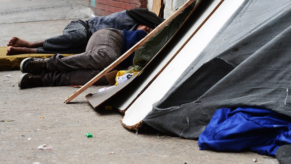 Concentração de usuários de drogas, na região conhecida como cracolândia