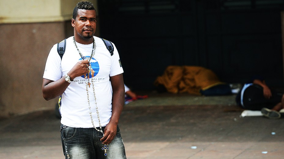 André Luis, 30 anos, agente da missão Belém durante ação junto aos usuários de drogas na cracolândia