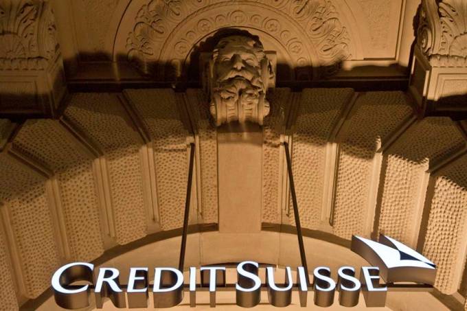 Apreensão com bancos aumenta com derretimento de ações do Credit Suisse
