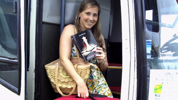 Fernanda, a mala para um mês na casa de parentes e o livro: jovem viajou sete horas de Jundiaí a Paraty