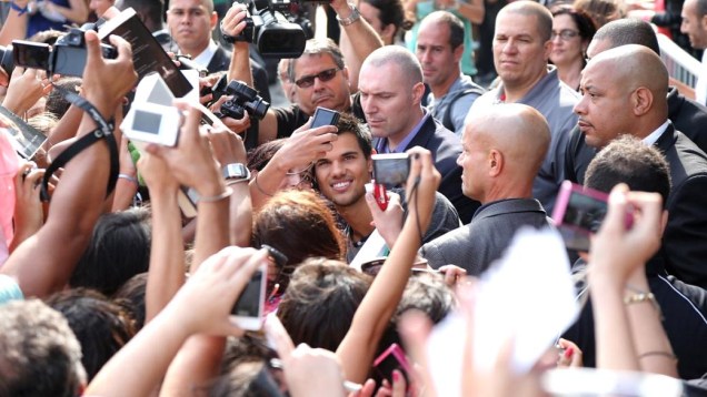 Crepúsculo: fãs disputavam a chance de guardar um registro do ídolo Taylor Lautner
