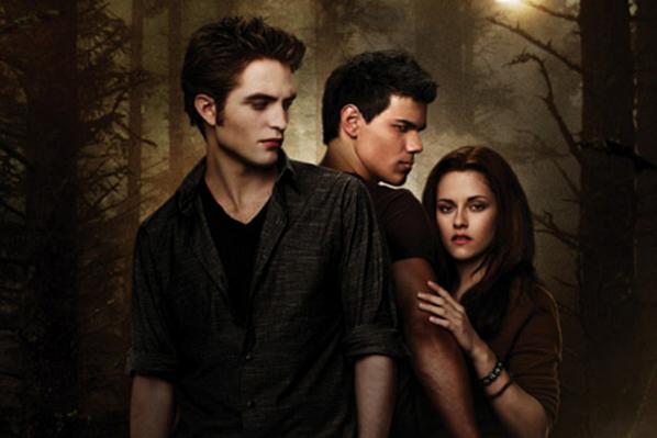 O lobisomem Jacob (Taylor Lautner, no meio) é apaixonado por Bella (Kristen Stewart), que ama Edward (Robert Pattinson)