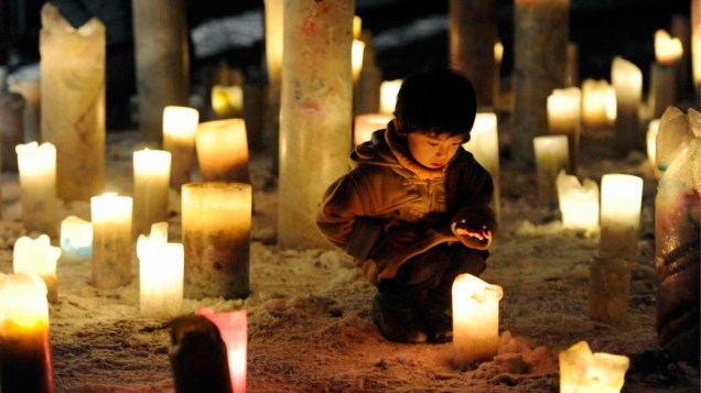 Criança em evento pela reconstrução das áreas devastadas pelos terremotos e tsunami ocorridos no Japão em 2011