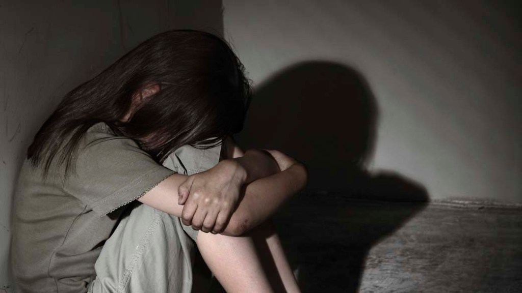 Pesquisa indica que quatro entre dez crianças abusadas sexualmente são vítimas do próprio pai