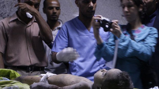 Presentes se emocionam ao ver o corpo de criança morta no ataque na Otan