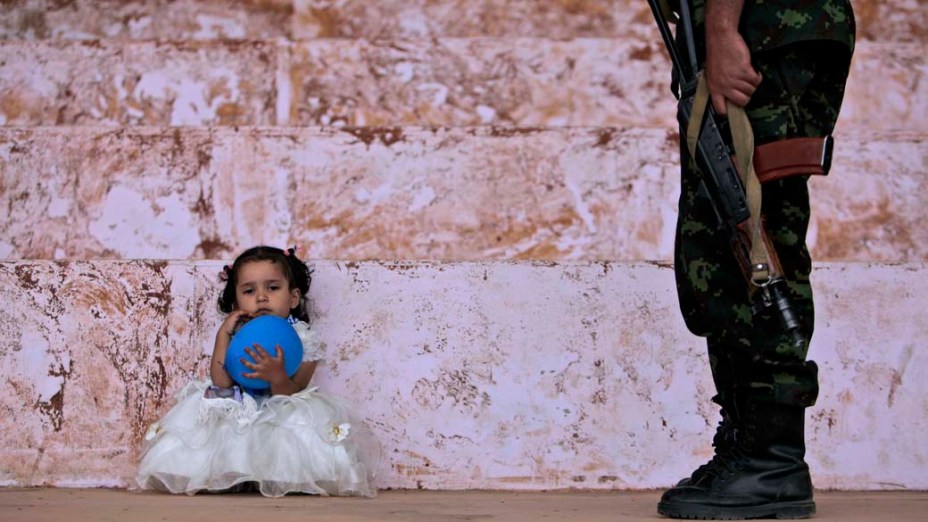 Em Sanaa, Iêmen, criança durante discurso do presidente Ali Abdullah Saleh