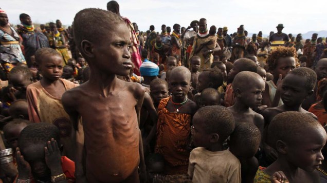 Crianças em Turkana, Quênia. Grande parte das crianças tem problemas de saúde devido ao alto índice de desnutrição