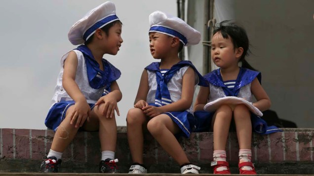 Crianças durante comemoração do Dia Mundial dos Oceanos, em Taipei, Taiwan