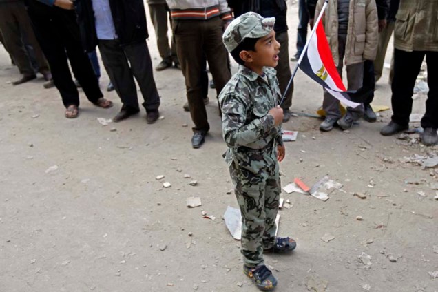 Crianças durante protestos na praça Tahrir, no Cairo, Egito