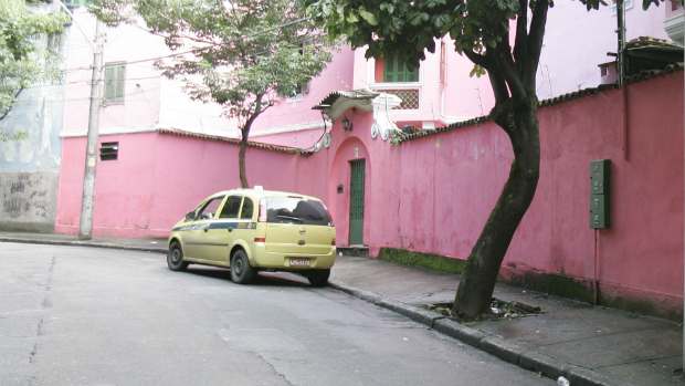Jovem de 23 anos é morto na madrugada desta sexta-feira, depois de sair da Casa Rosa, em Laranjeiras
