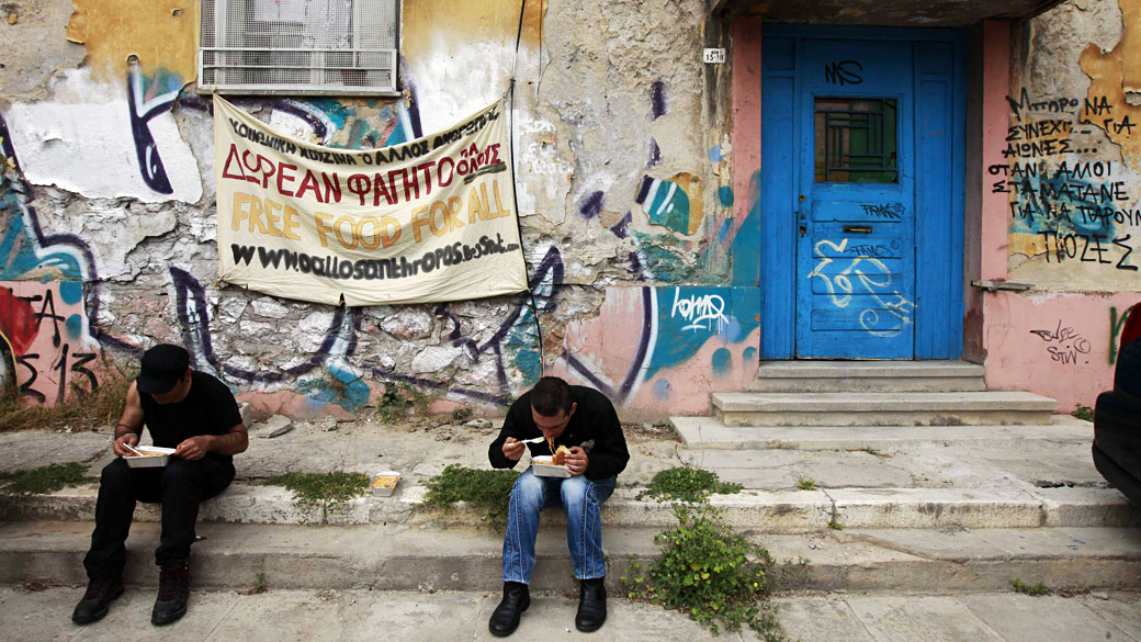 Grécia já vive situação econômica frágil, com alta taxa de desemprego e recessão