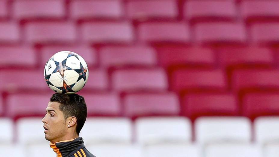 Cristiano Ronaldo treina no Estádio da Luz, em Lisboa, na véspera da final da Liga dos Campeões