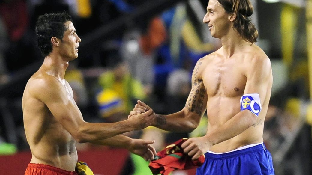 Cristiano Ronaldo e Ibrahimovic em duelo pelas Eliminatórias da Copa de 2010