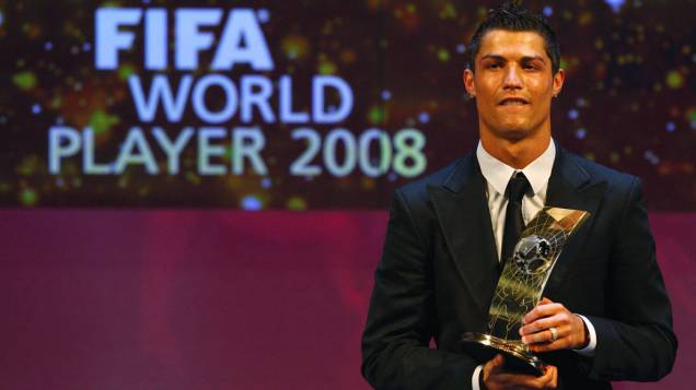 Cristiano Ronaldo recebe prêmio da FIFA como melhor jogador do mundo em 2008