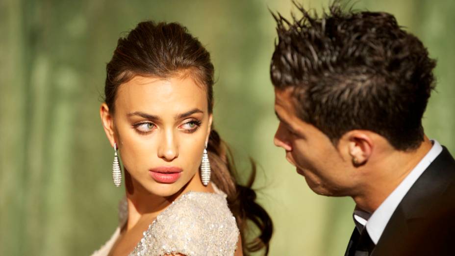 A modelo Irina Shayk e o jogador do Real Madrid Cristiano Ronaldo durante o prêmio Marie Claire Prix de la Moda na Embaixada da França em Madrid, novembro de 2011