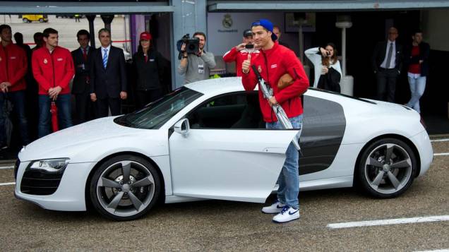 Cristiano Ronaldo recebeu seu novo Audi, em Madrid