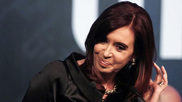 Governo de Cristina Kirchner enfrenta longa batalha com grupo de credores, aos quais ela se refere como "fundos abutres"