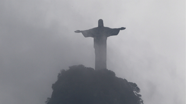 O céu amanheceu nublado nesta quarta-feira, dia do aniversário de 80 anos do Cristo Redentor
